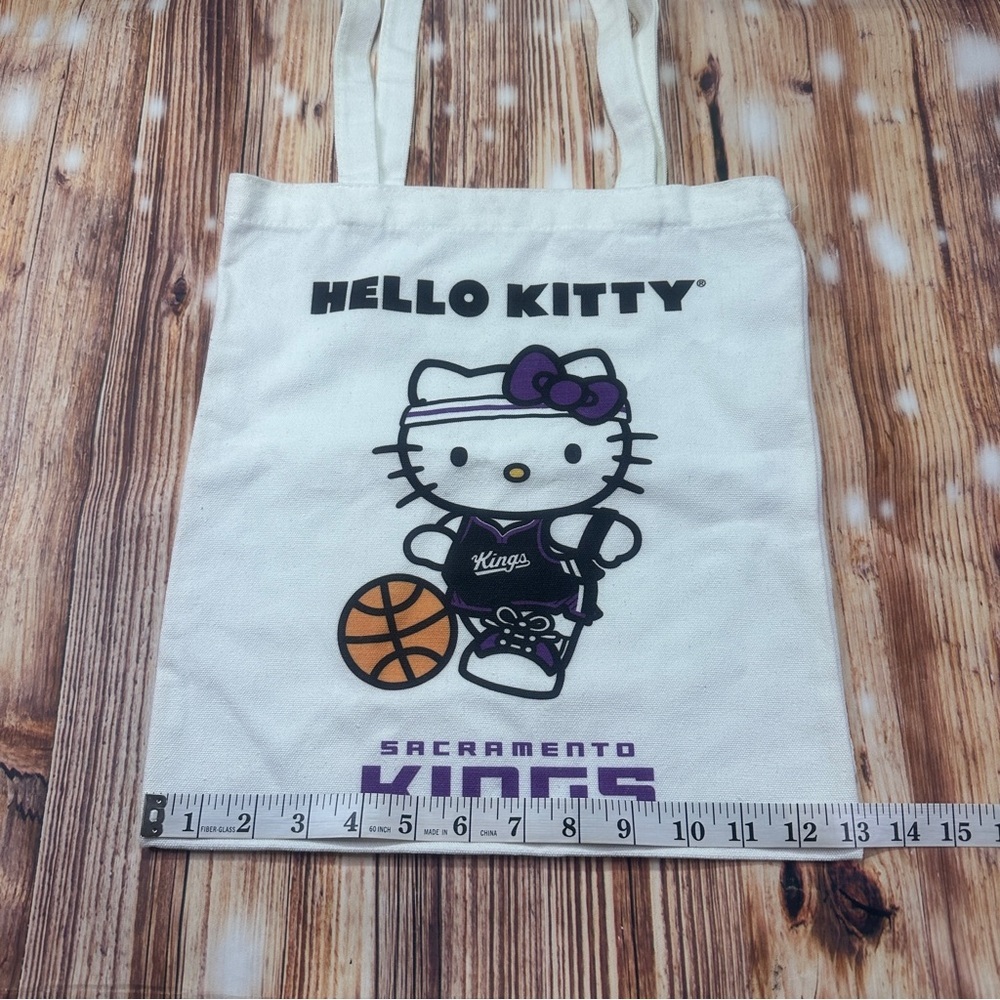 Hello Kitty Sacramento Kings Canvas
Tote bag - Picture 8 of 12